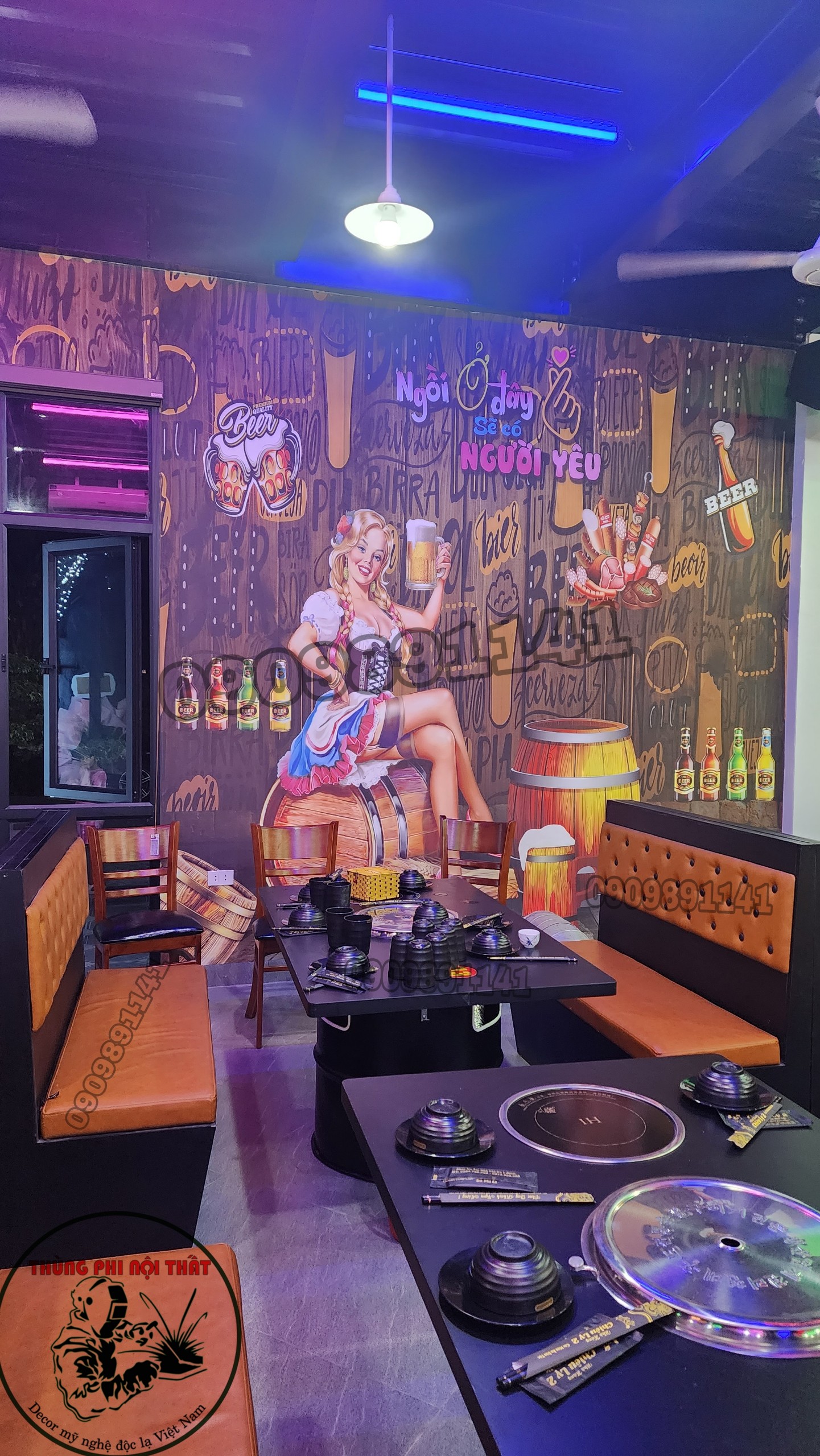 Bàn lẩu nướng mặt gỗ chân thùng phi phù hợp cho quán ăn, nhà hàng