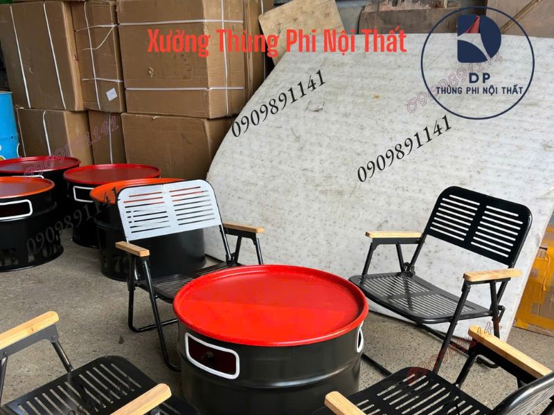 bàn ghế làm từ thùng phi